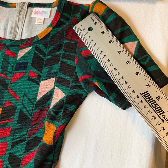 Lularoe Women’s Short Sleeve Screw Neck Knee Length Dress size XS, Red & Green - Picture 9 of 11